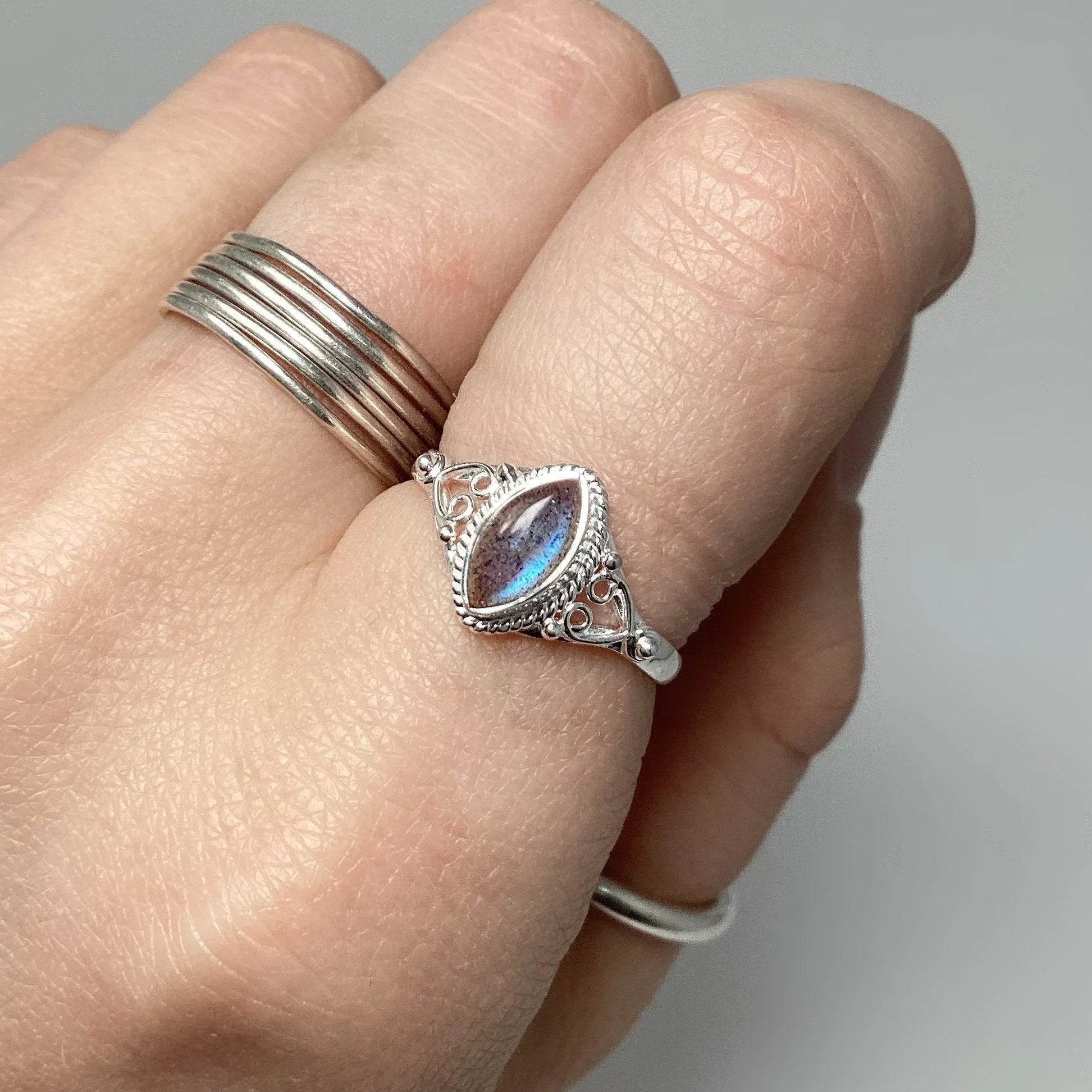 Labradorite_Ring_65588b42-e3b5