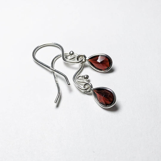Garnet Dangle Earrings - Rocks and Gems Canada