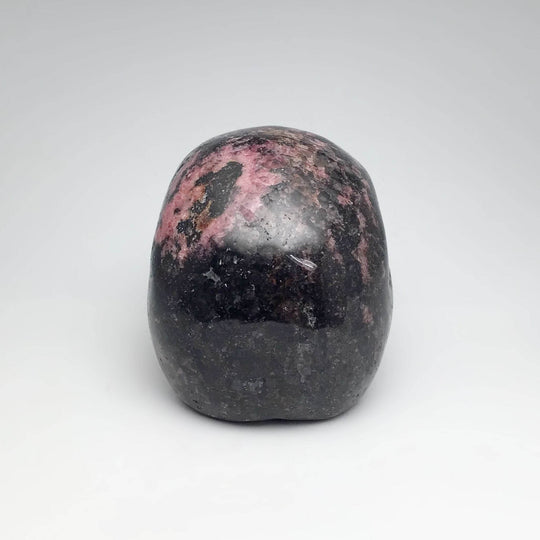 Carved Rhodonite Skull - Rocks and Gems Canada