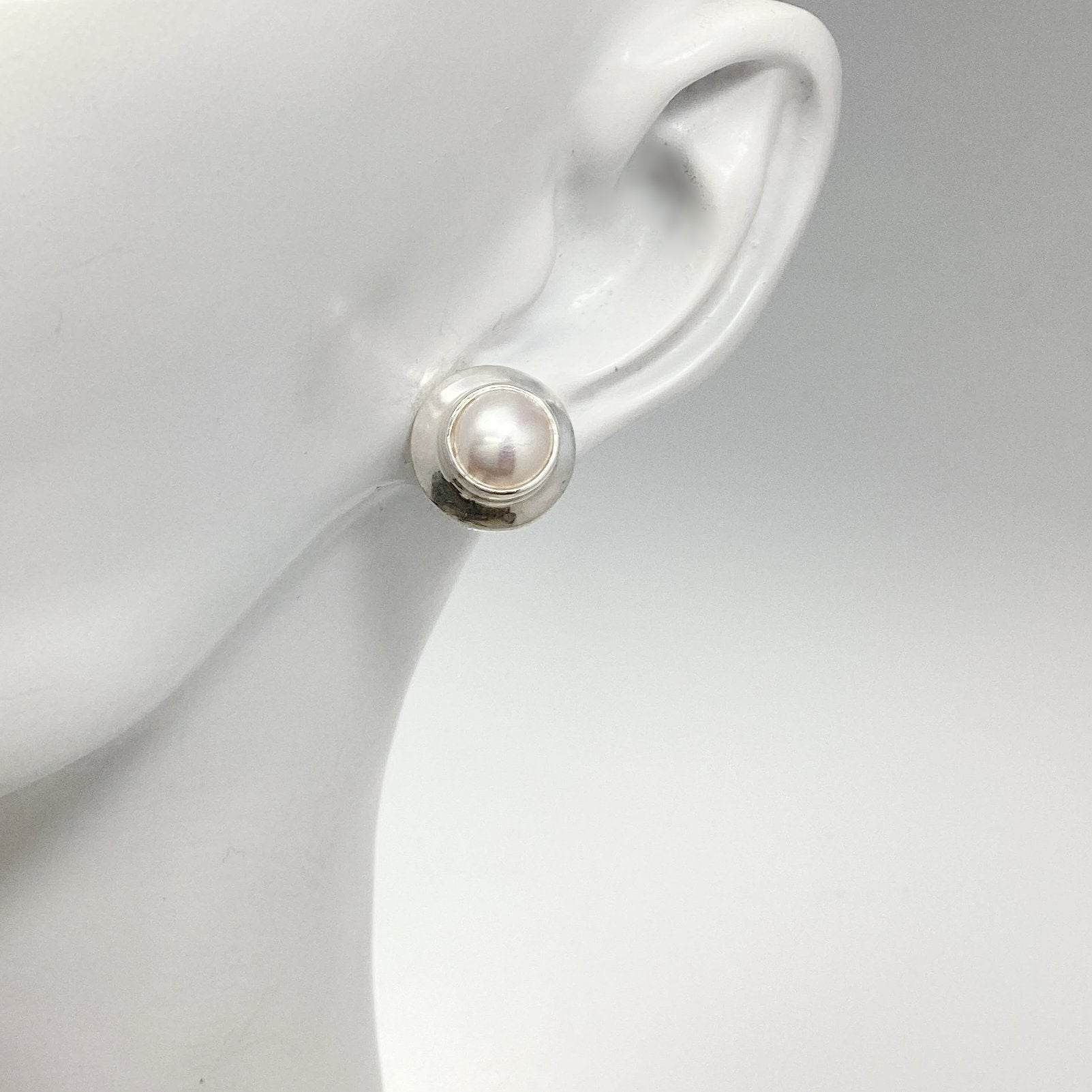 Pearl Stud Earrings - Rocks and Gems Canada