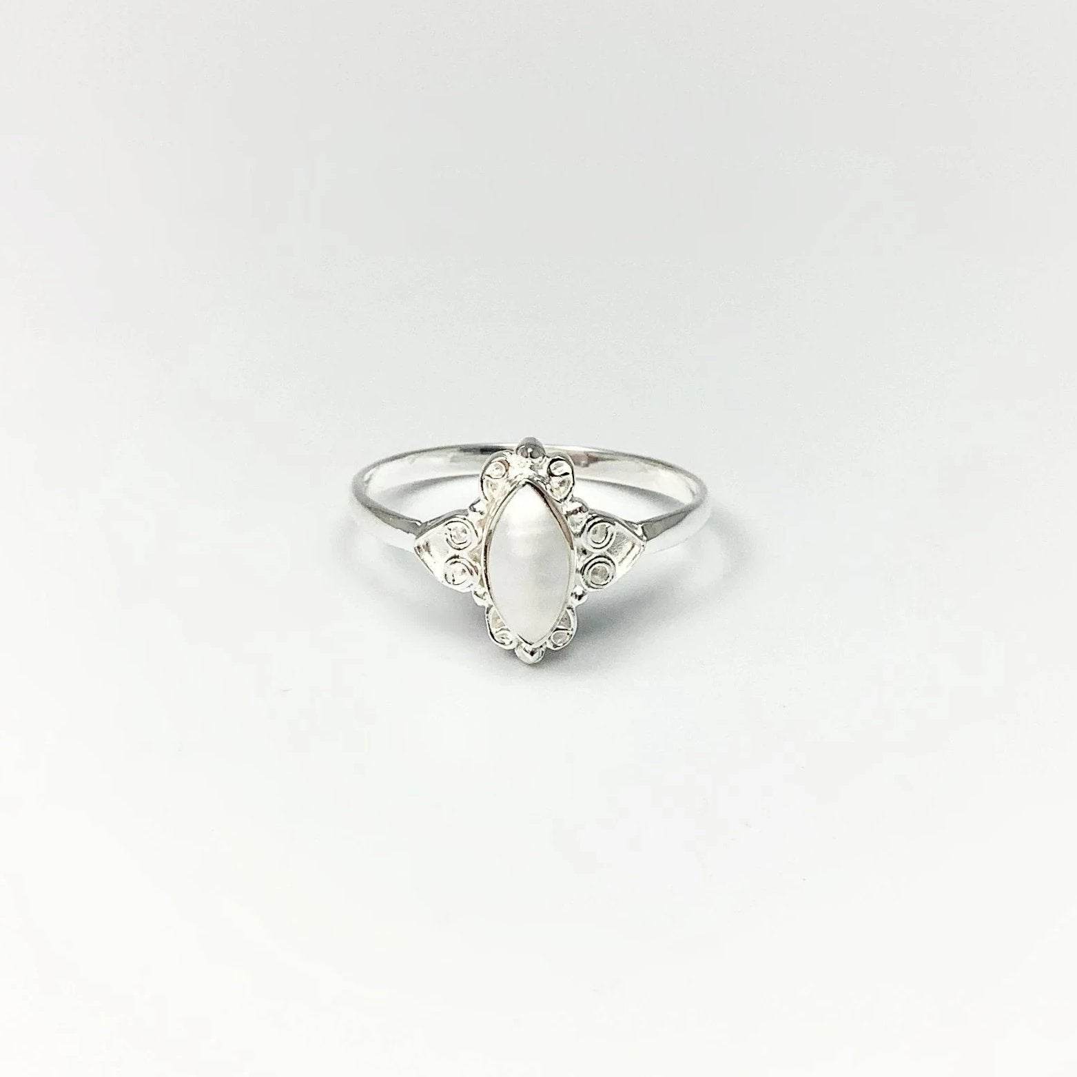 Freshwater Pearl Ring - Rocks and Gems Canada