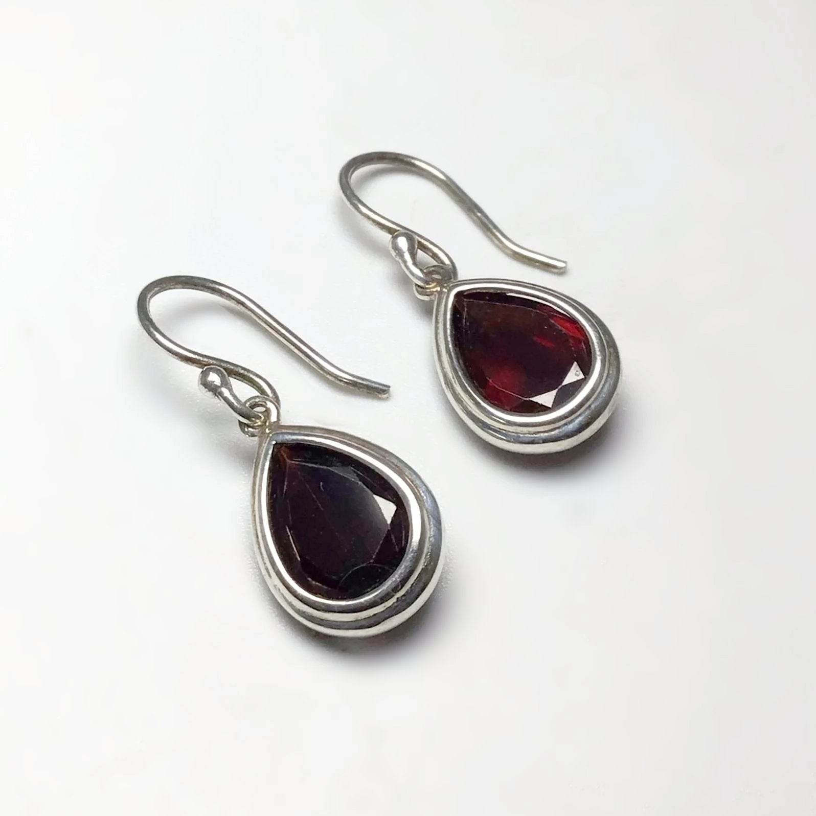 Garnet Dangle Earrings - Rocks and Gems Canada