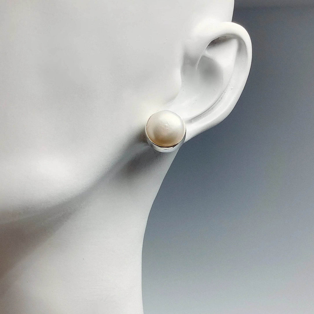 Pearl Stud Earrings - Rocks and Gems Canada