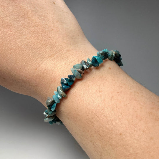 Blue Crazy Lace Agate Chip Beaded Bracelet - Rocks and Gems Canada