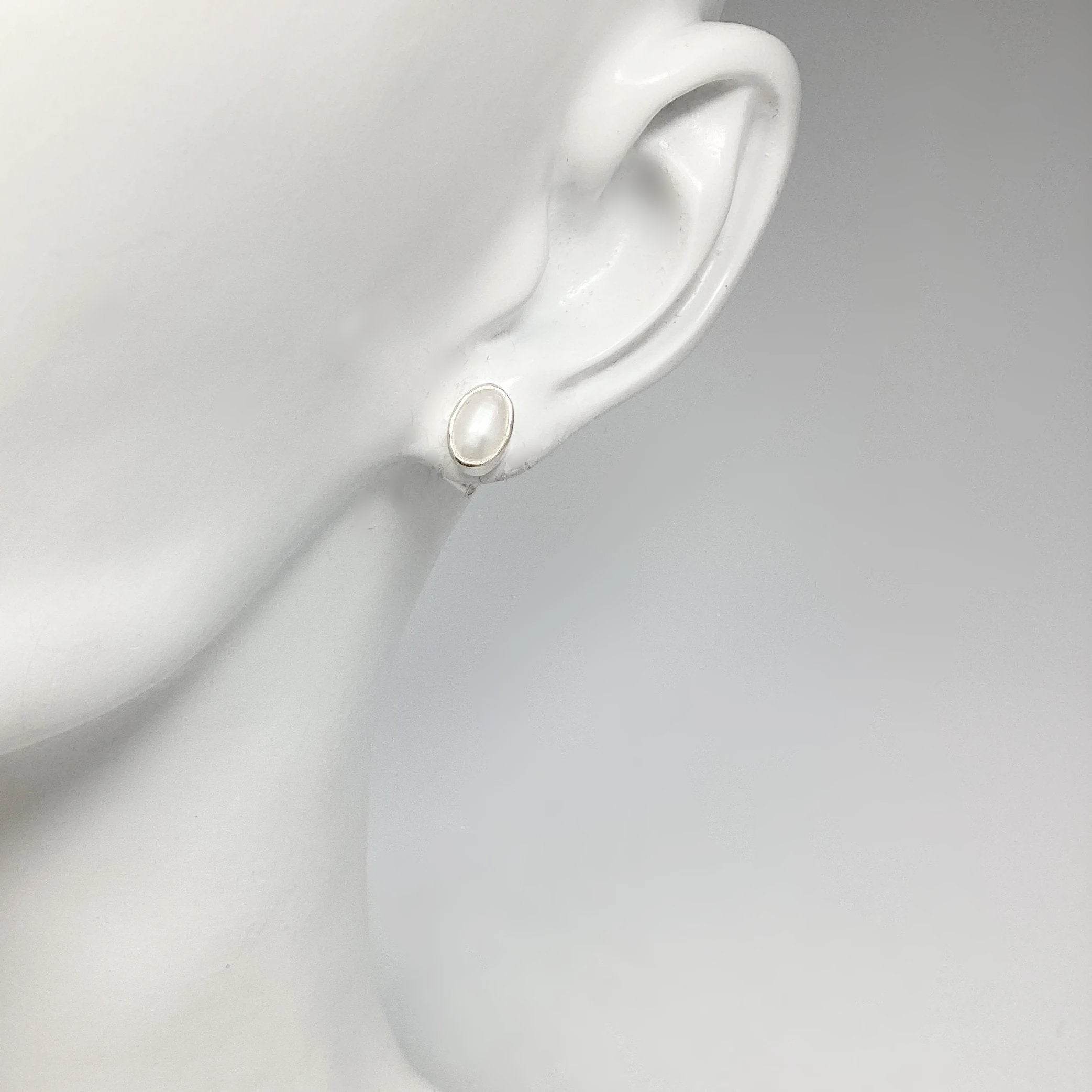 Pearl Stud Earrings - Rocks and Gems Canada