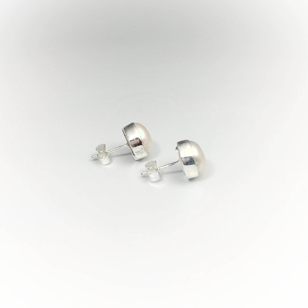 Pearl Stud Earrings - Rocks and Gems Canada