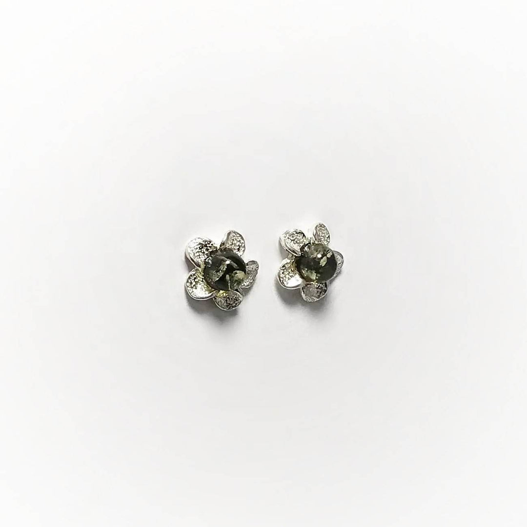 Green Amber Flower Stud Earrings - Rocks and Gems Canada