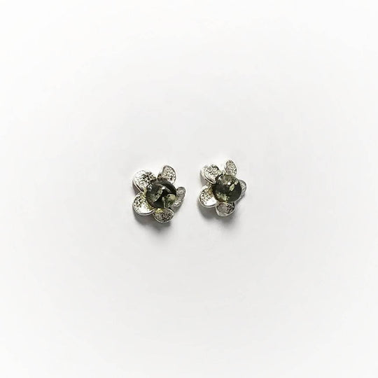 Green Amber Flower Stud Earrings - Rocks and Gems Canada