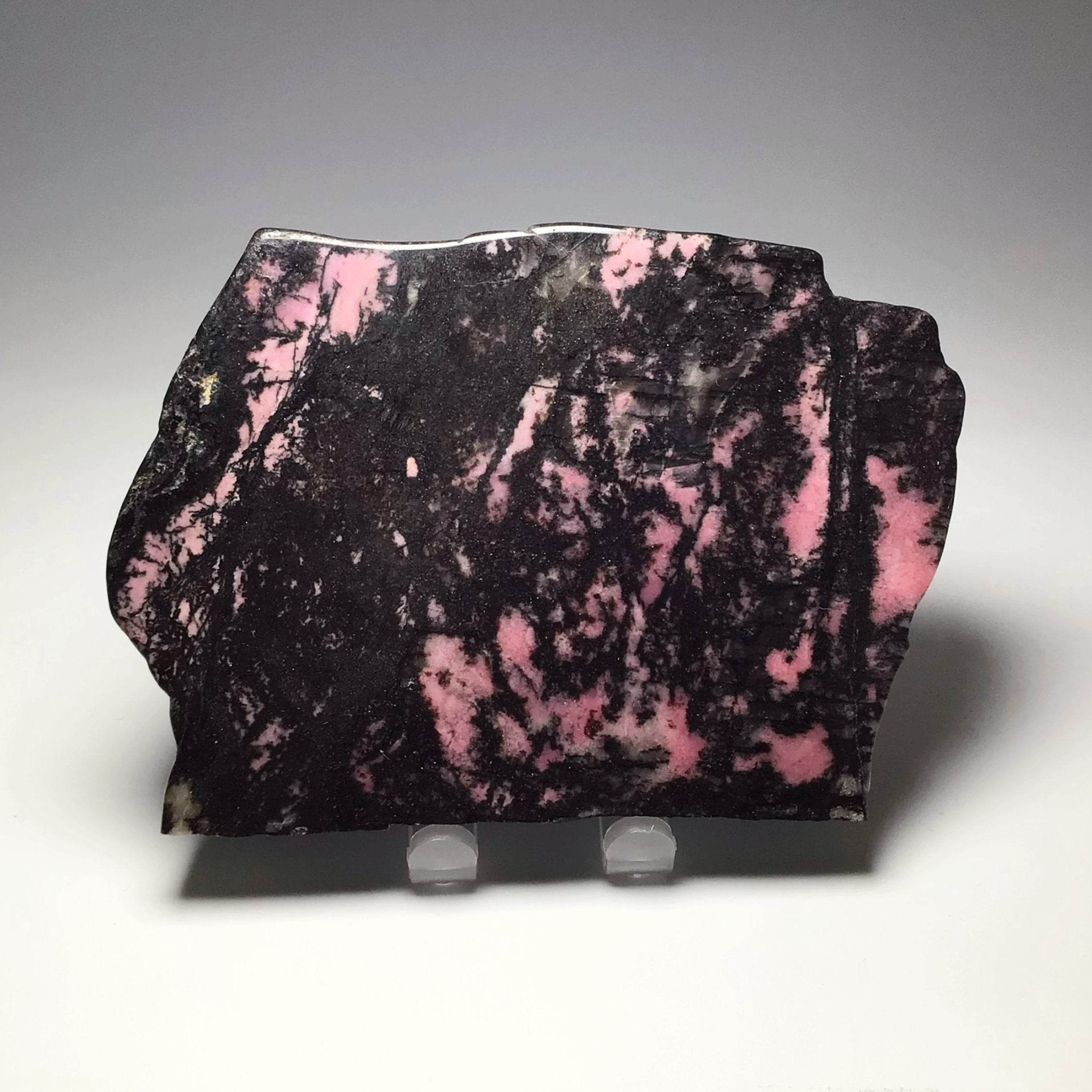 Rhodonite – Rocks and Gems Canada