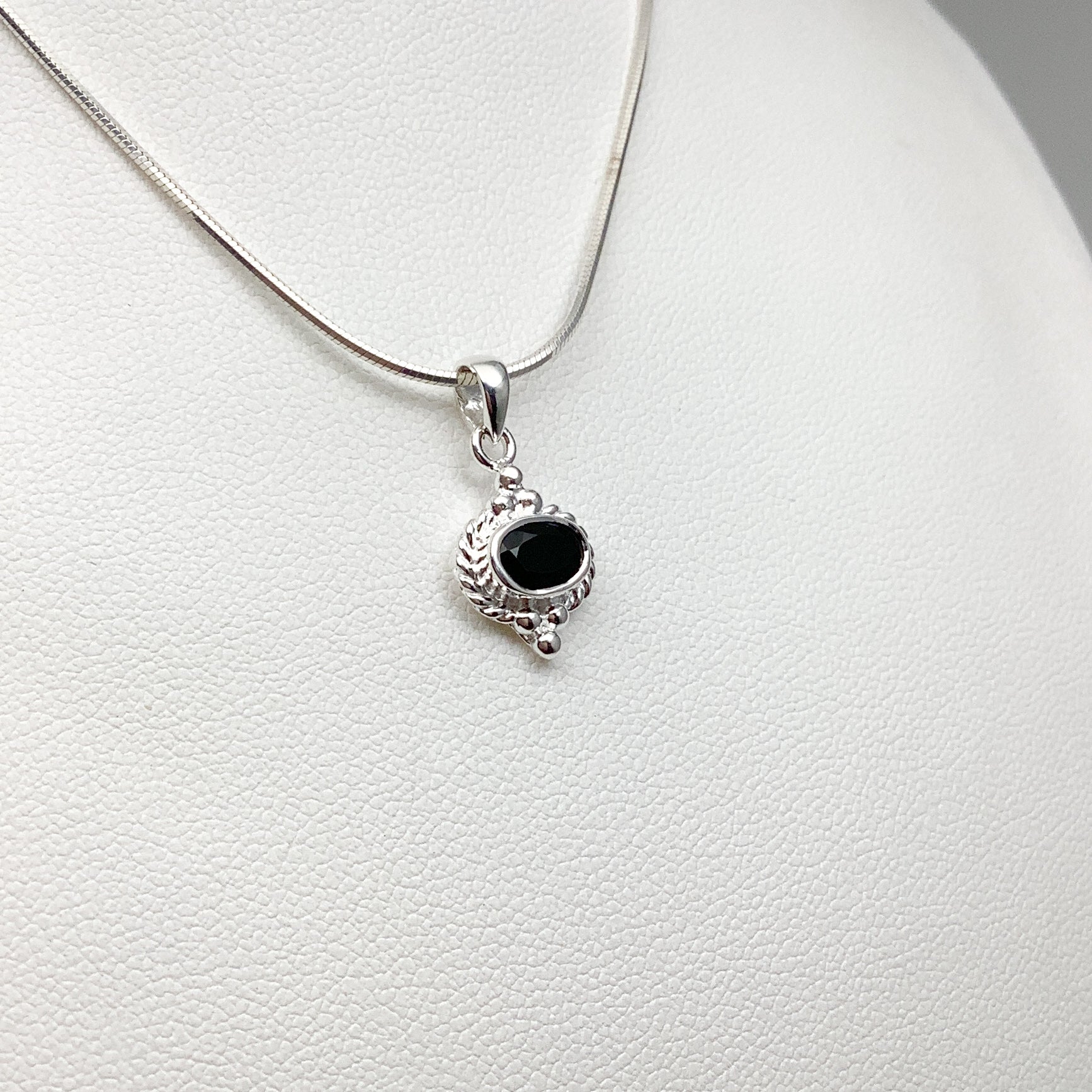 Black Onyx Pendant - Rocks and Gems Canada