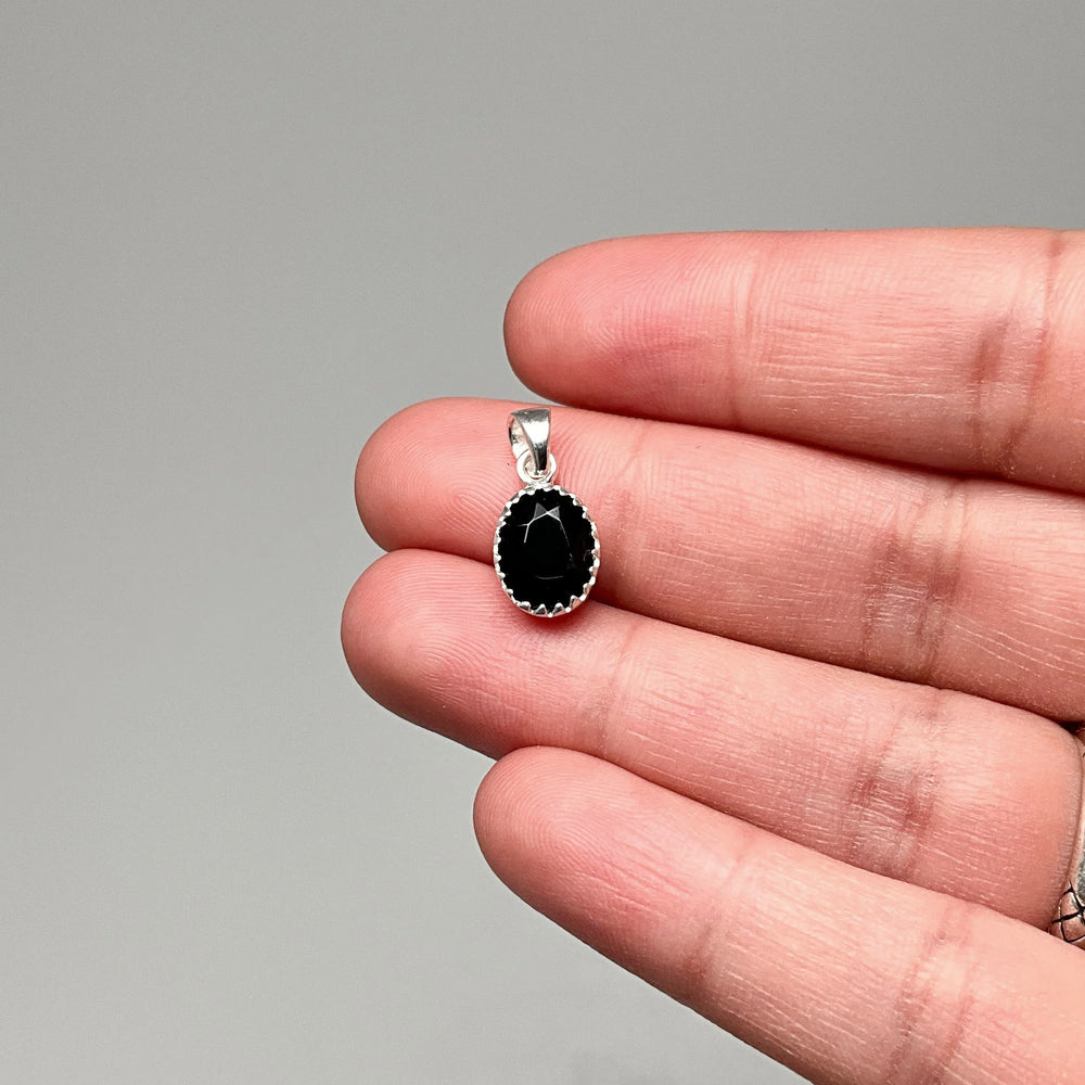 Black Onyx Pendant - Rocks and Gems Canada