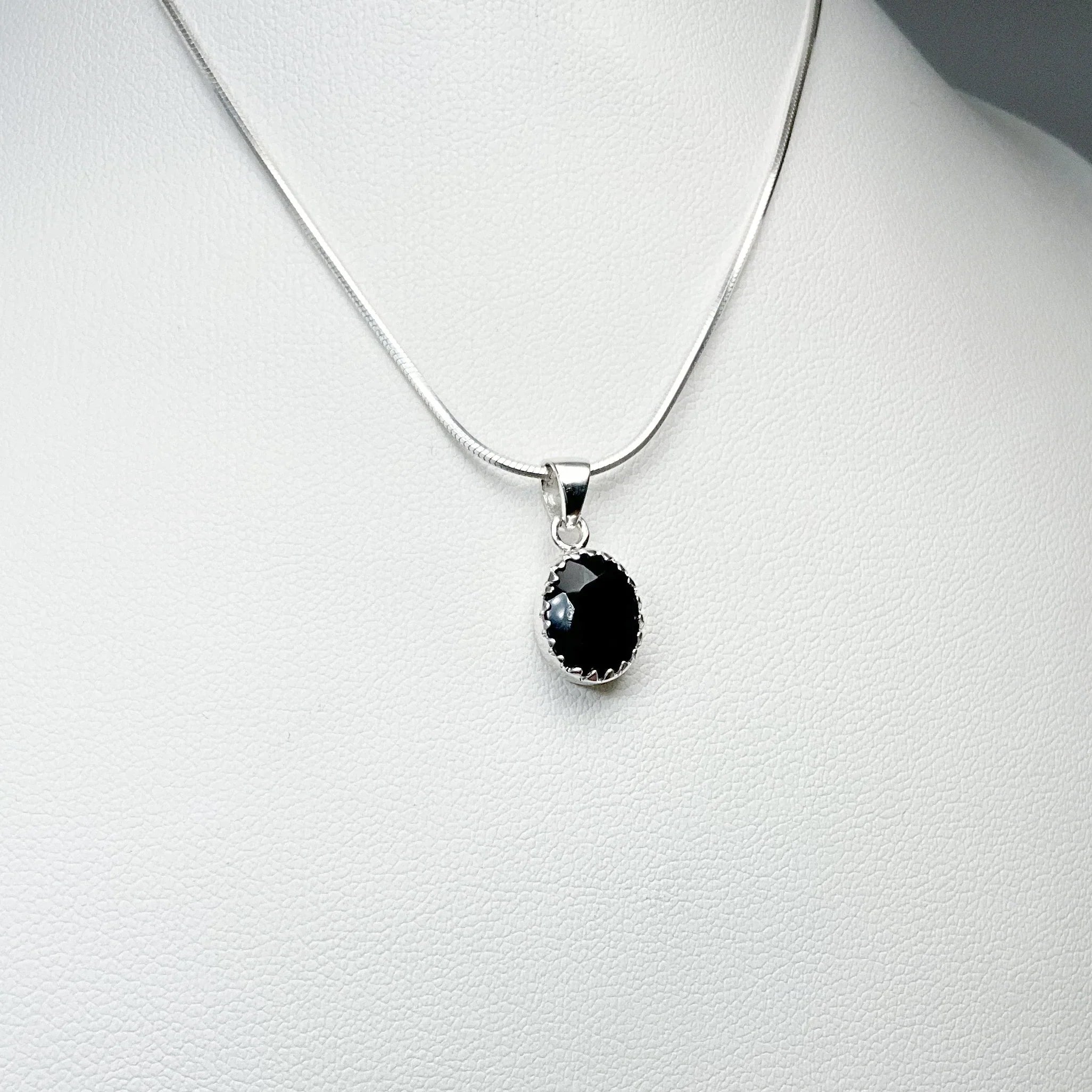 Black Onyx Pendant - Rocks and Gems Canada