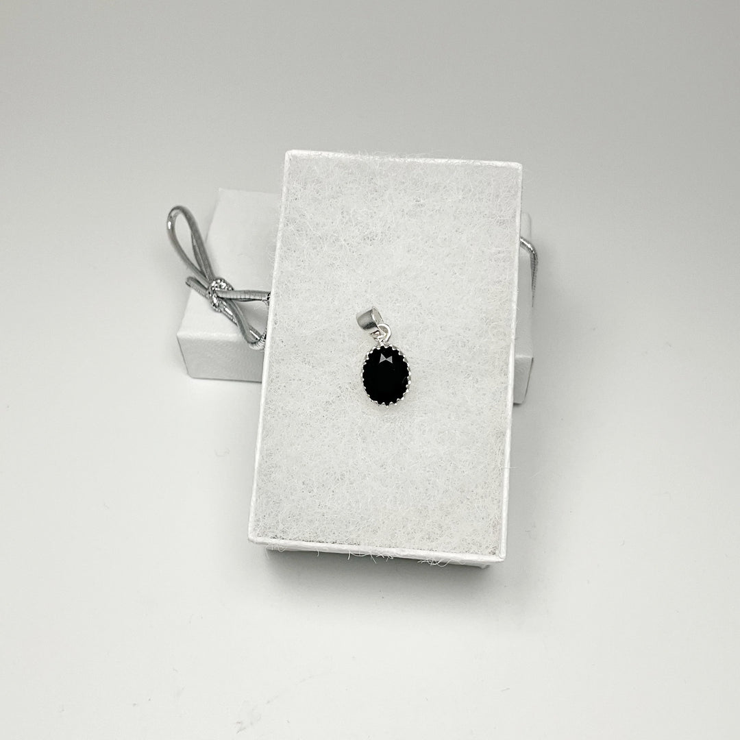 Black Onyx Pendant - Rocks and Gems Canada