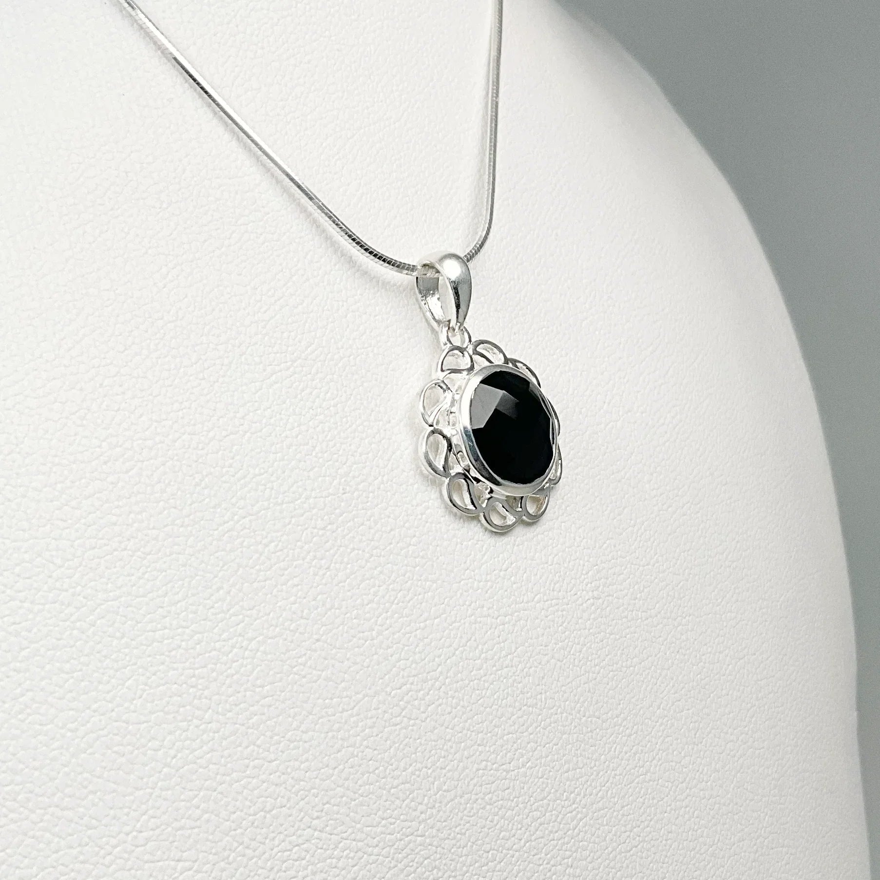 Black Onyx Pendant - Rocks and Gems Canada
