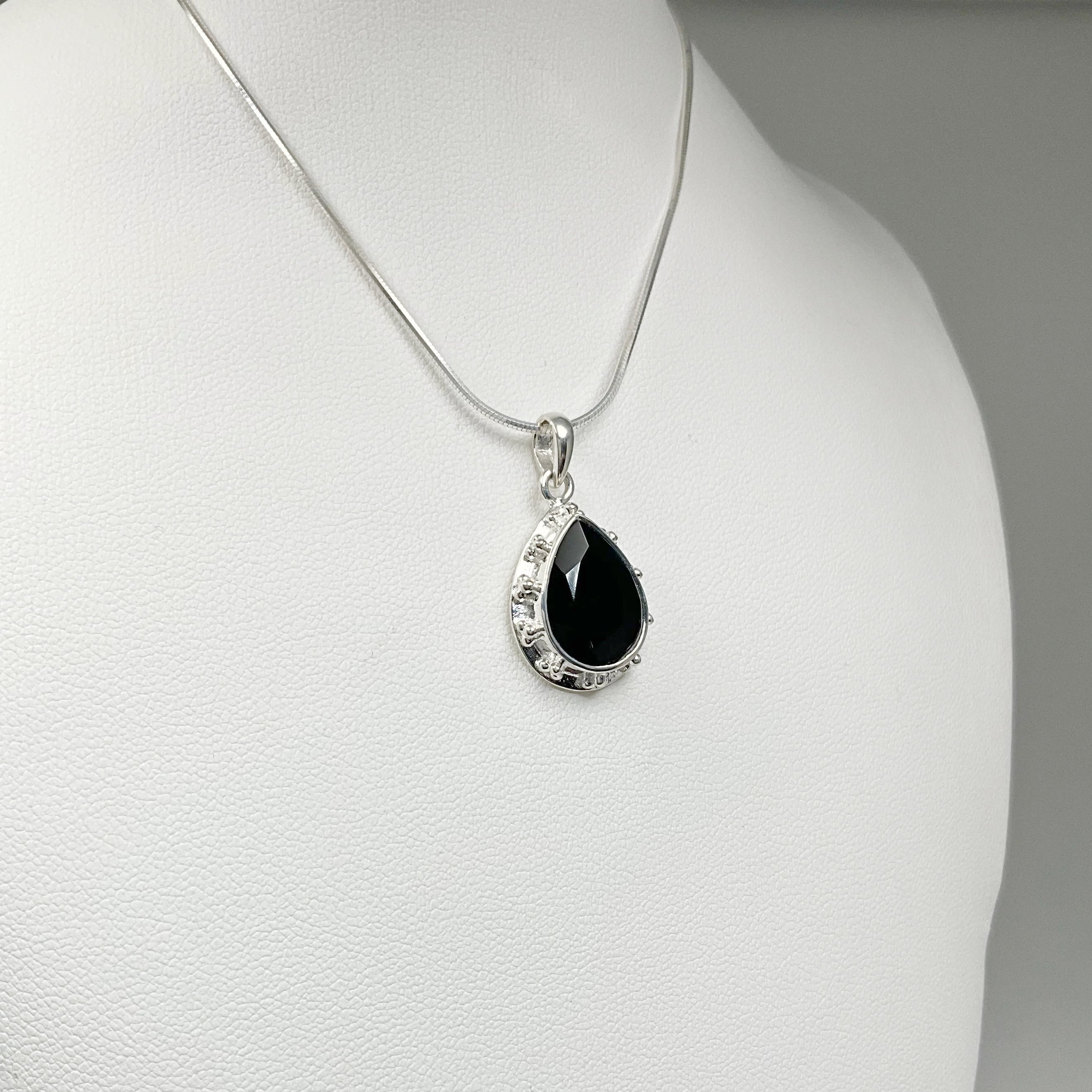 Black Onyx Pendant - Rocks and Gems Canada