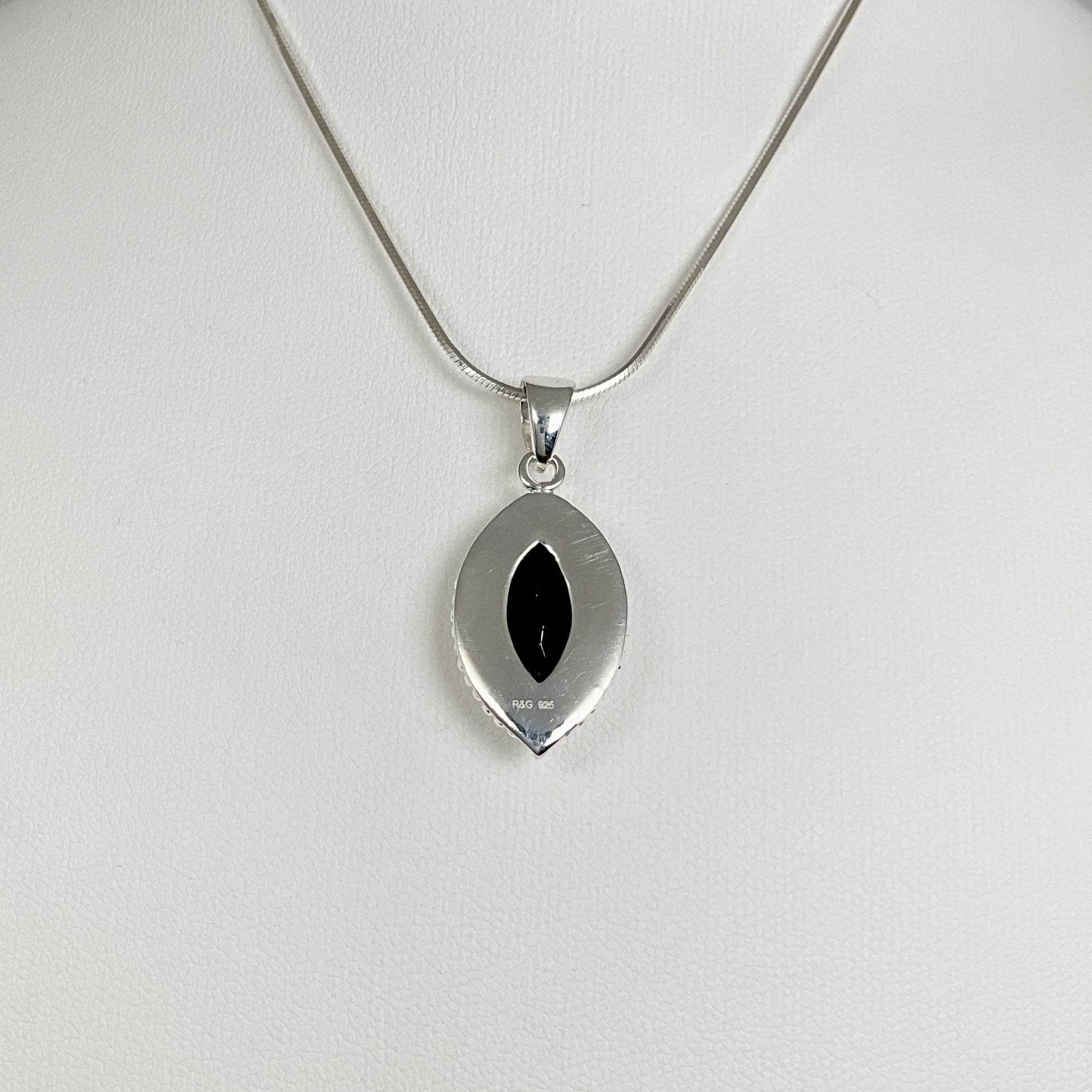 Black Onyx Pendant – Rocks and Gems Canada Black Onyx Pendant – Rocks and Gems Canada