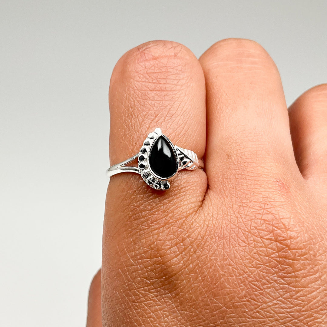 Black Onyx Ring - Rocks and Gems Canada