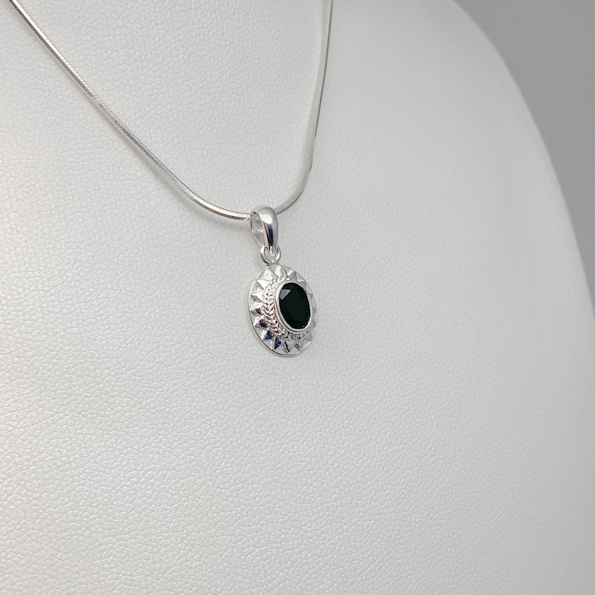Black Onyx Pendant - Rocks and Gems Canada