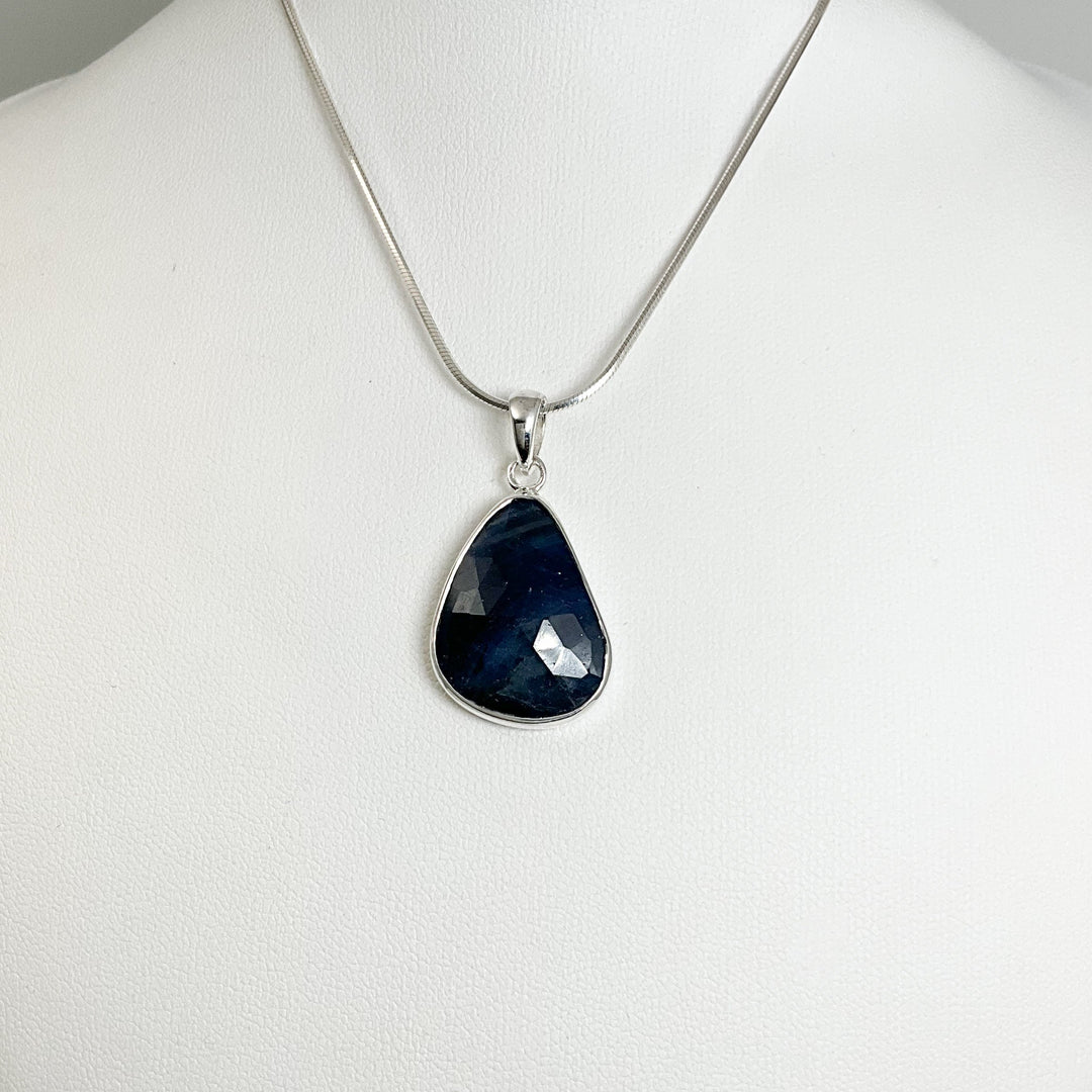 Dark Blue Sapphire Pendant - Rocks and Gems Canada
