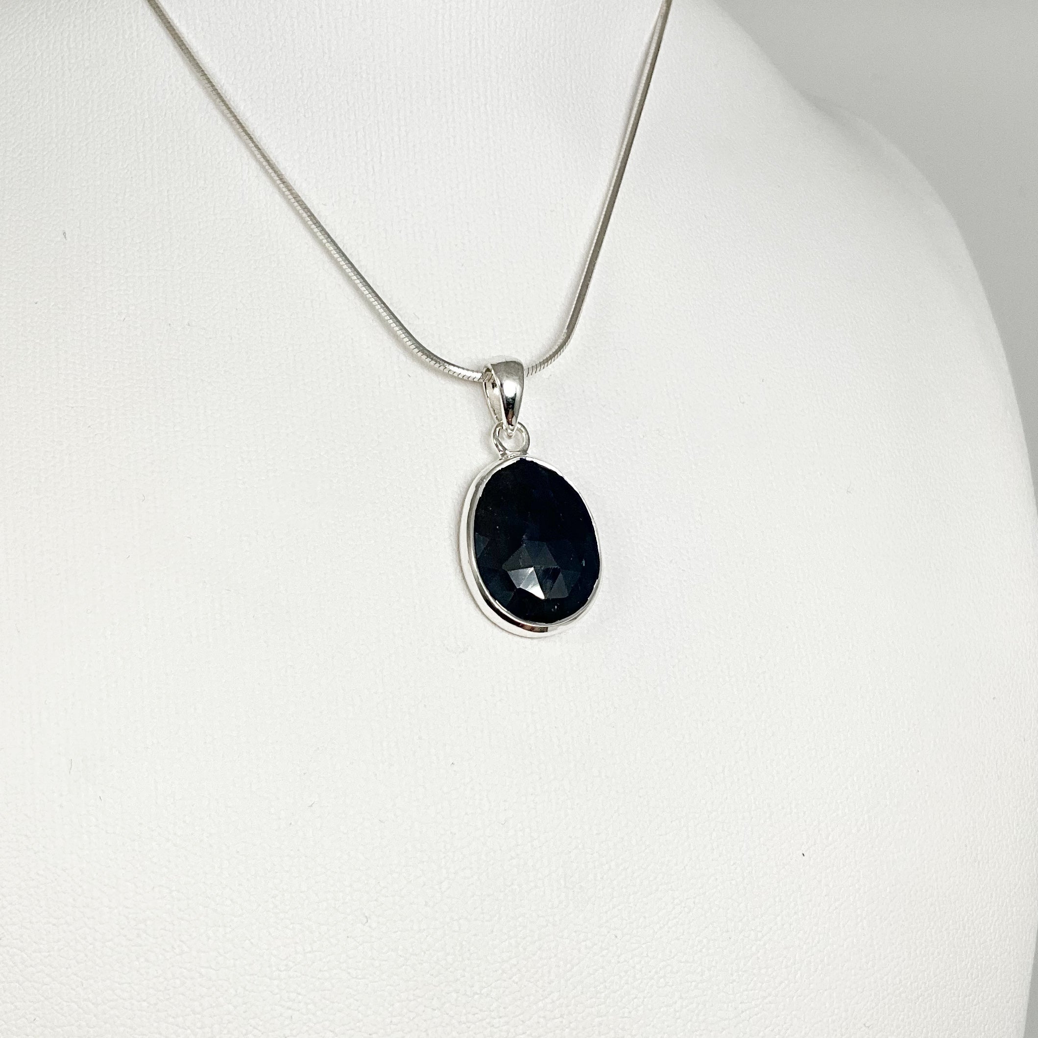 Dark blue sapphire necklace hotsell