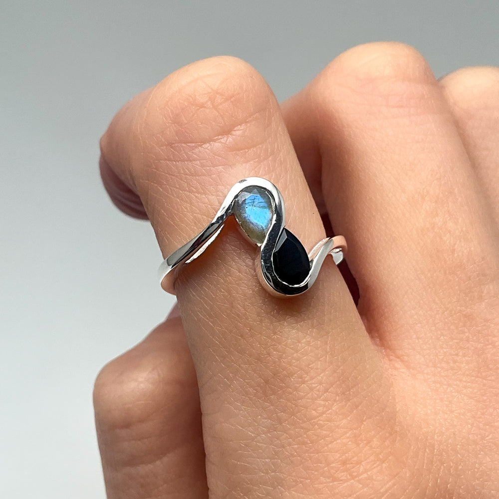 Labradorite and Black Onyx Ring
