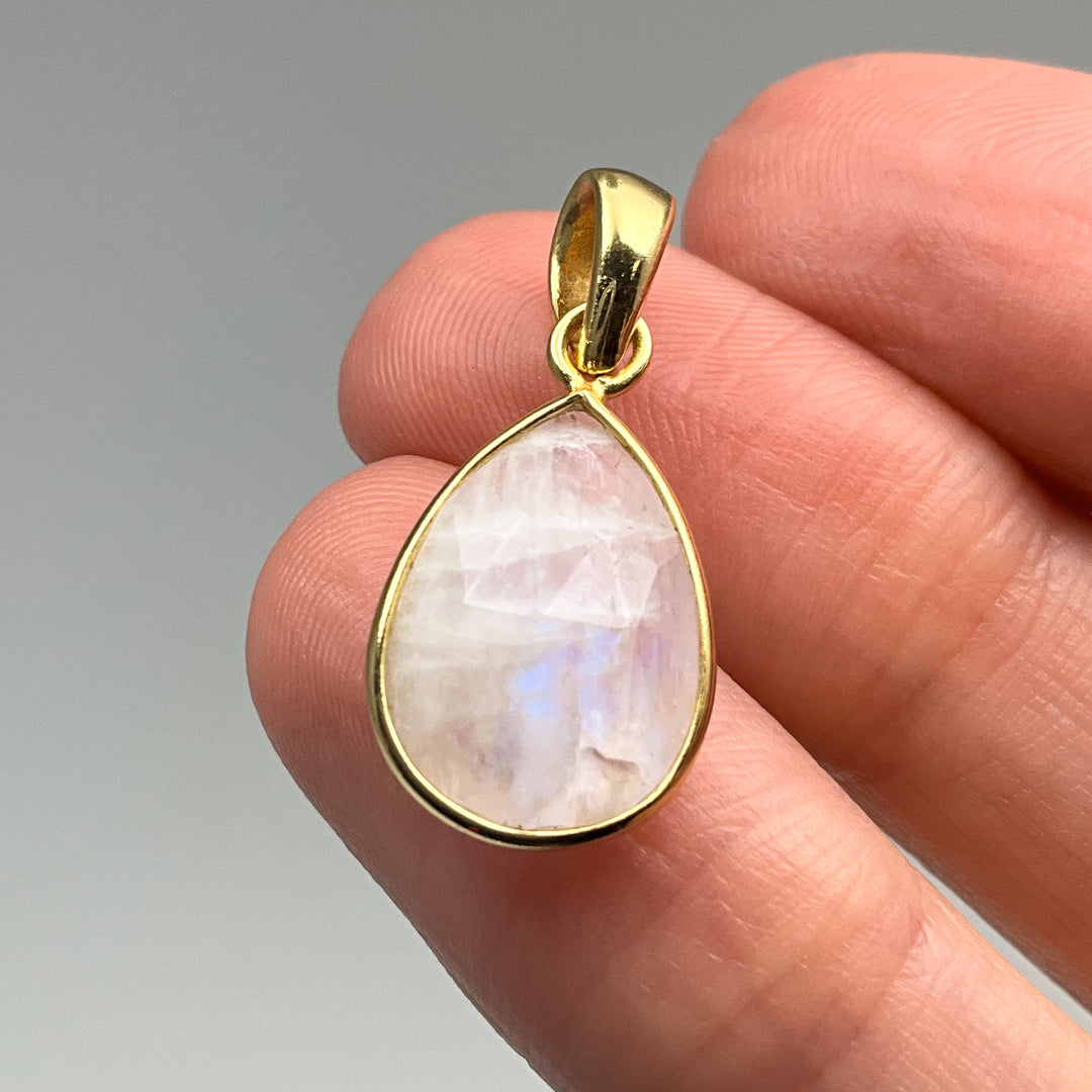 Rainbow Moonstone Gold Finish Pendant (Copy) - Rocks and Gems Canada