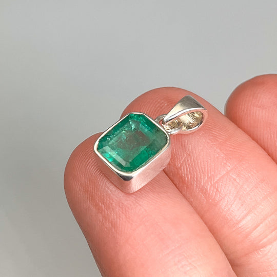 Emerald Pendant - Rocks and Gems Canada
