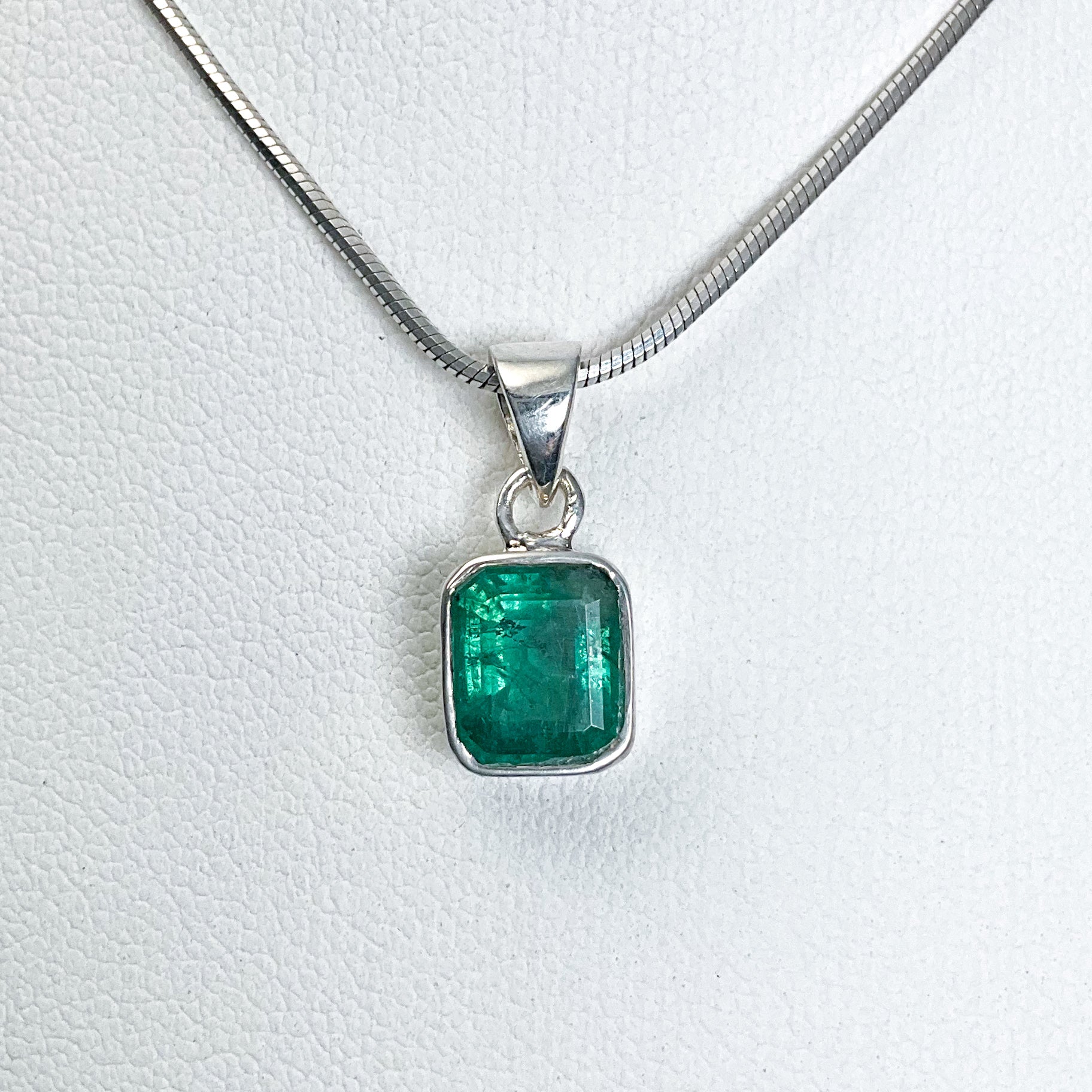 Emerald Pendant - Rocks and Gems Canada