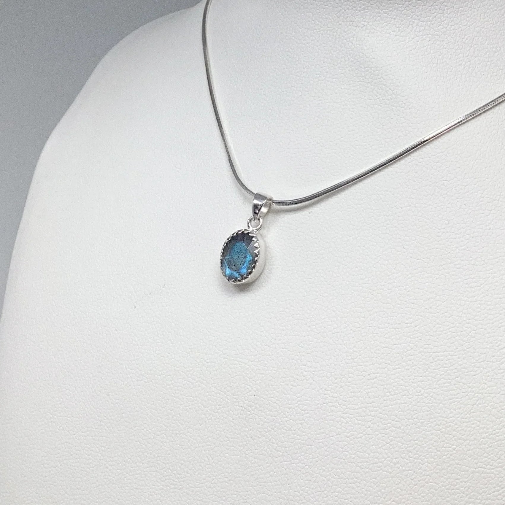 Labradorite Pendant - Rocks and Gems Canada