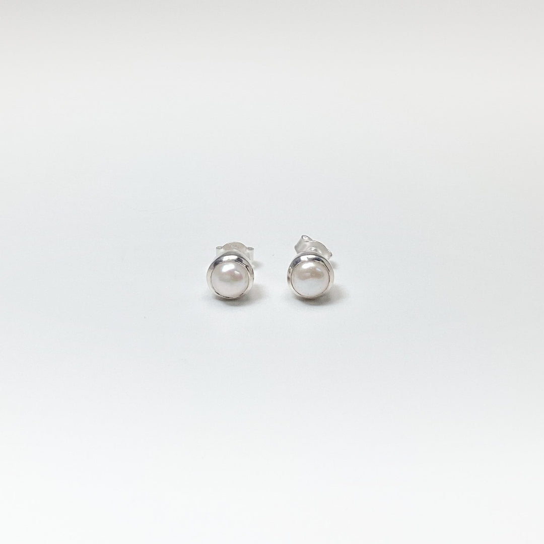 Pearl Stud Earrings - Rocks and Gems Canada