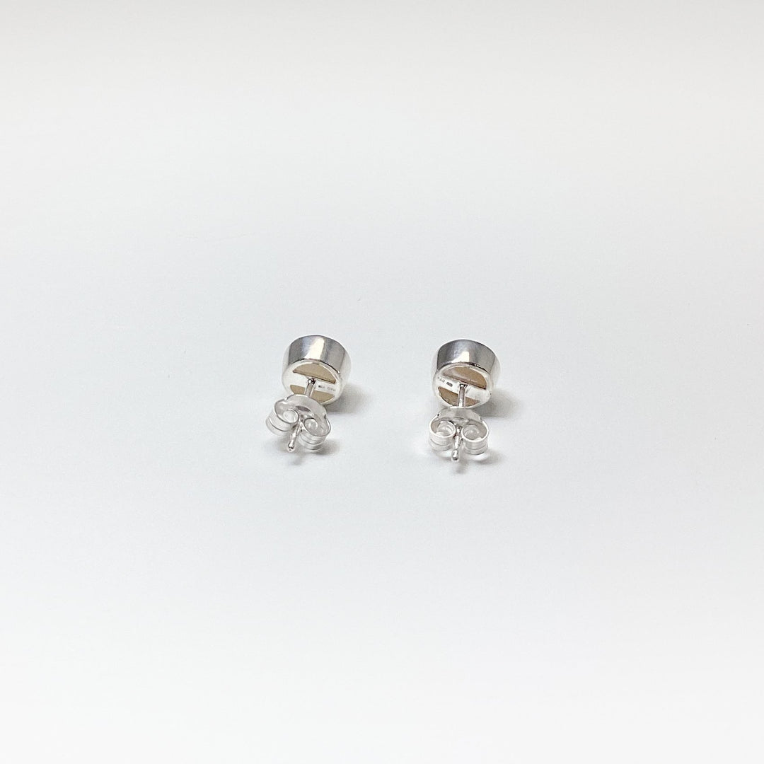 Pearl Stud Earrings - Rocks and Gems Canada