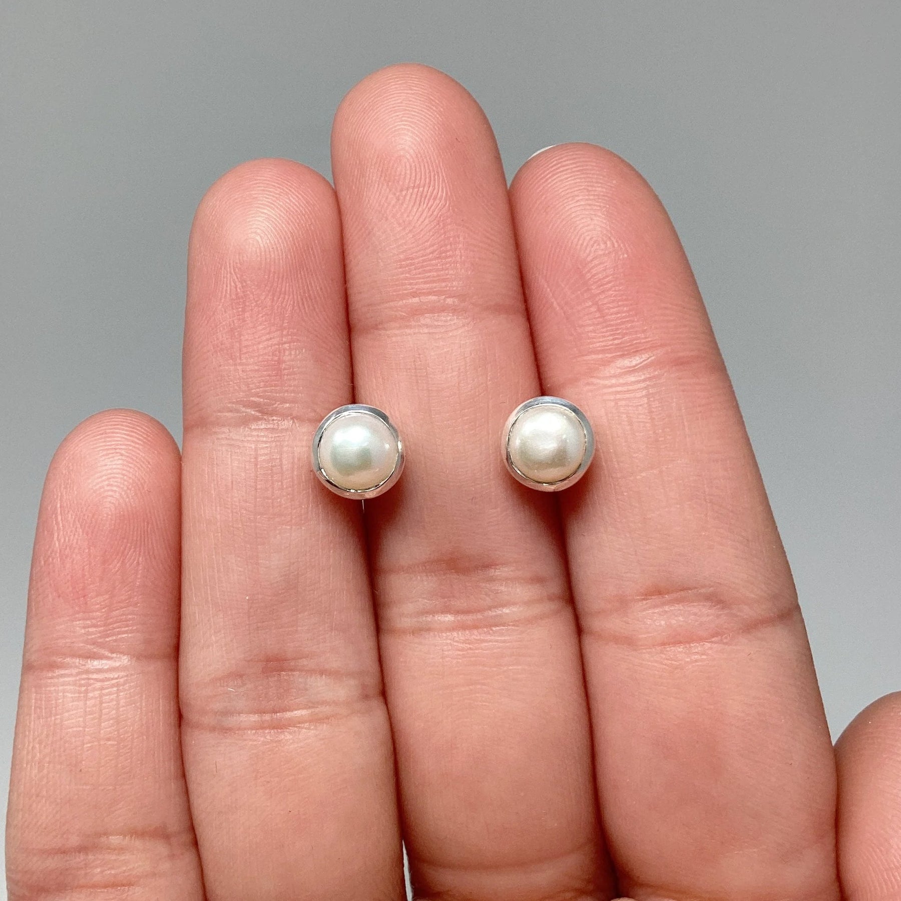 Pearl stud earrings canada on sale