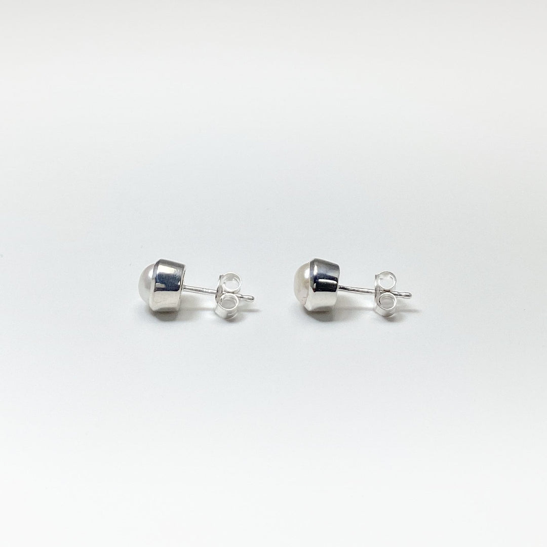 Pearl Stud Earrings - Rocks and Gems Canada