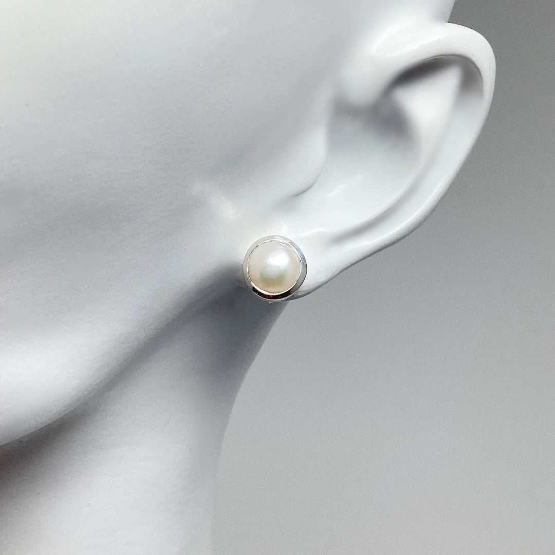 Pearl Stud Earrings - Rocks and Gems Canada