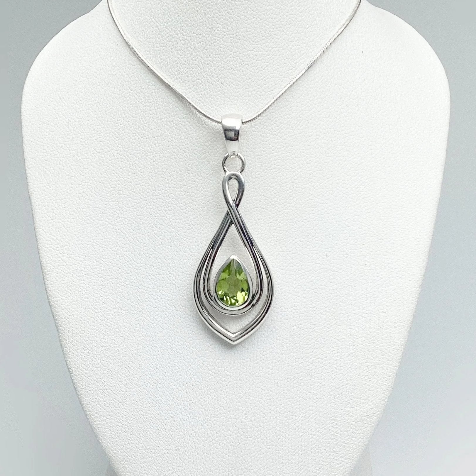 Peridot Pendant - Rocks and Gems Canada