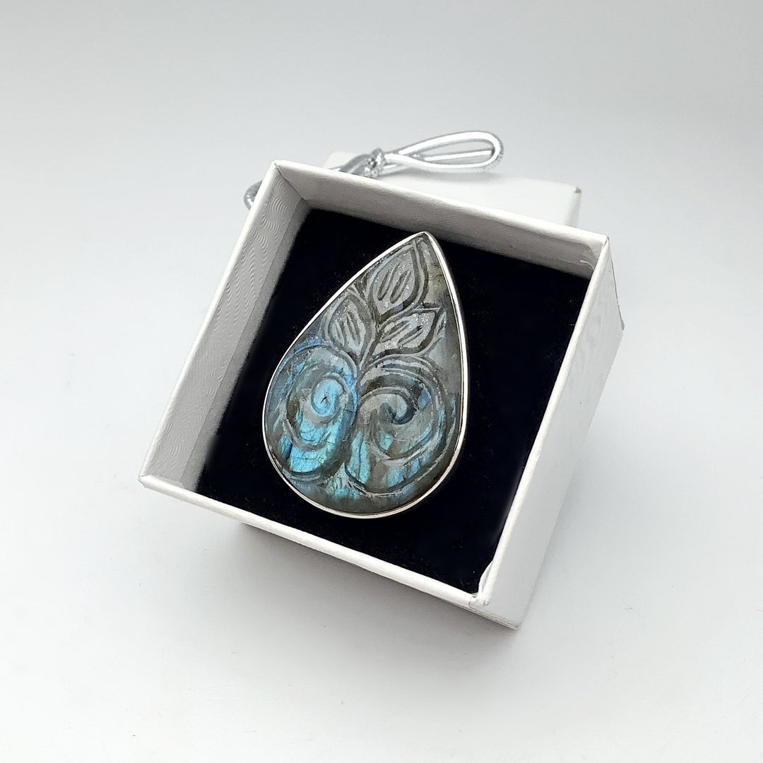 Labradorite Carved Ring - Rocks and Gems Canada