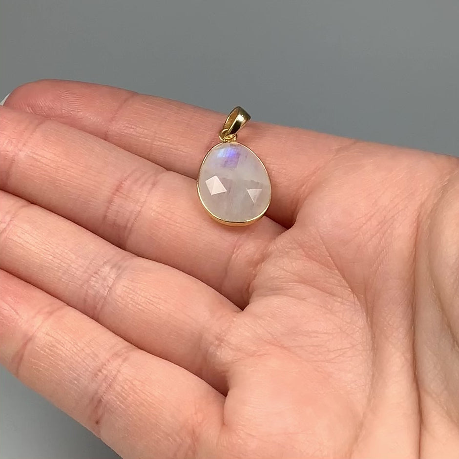 Gold moonstone pendant clearance