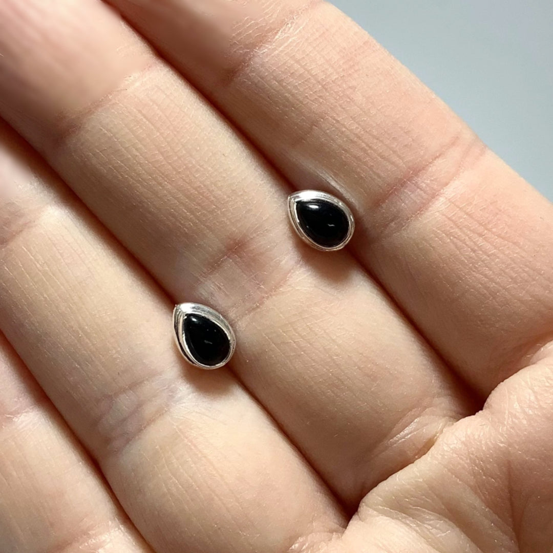 Black Onyx Stud Earrings - Rocks and Gems Canada