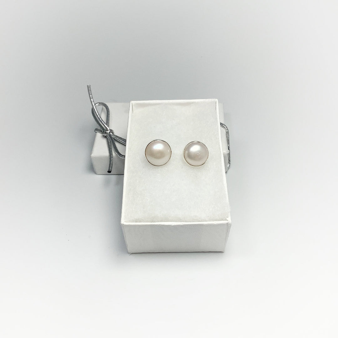 Pearl Stud Earrings - Rocks and Gems Canada