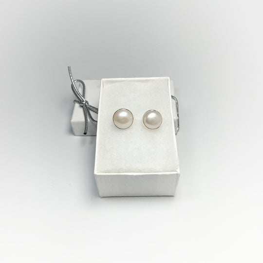 Pearl Stud Earrings - Rocks and Gems Canada