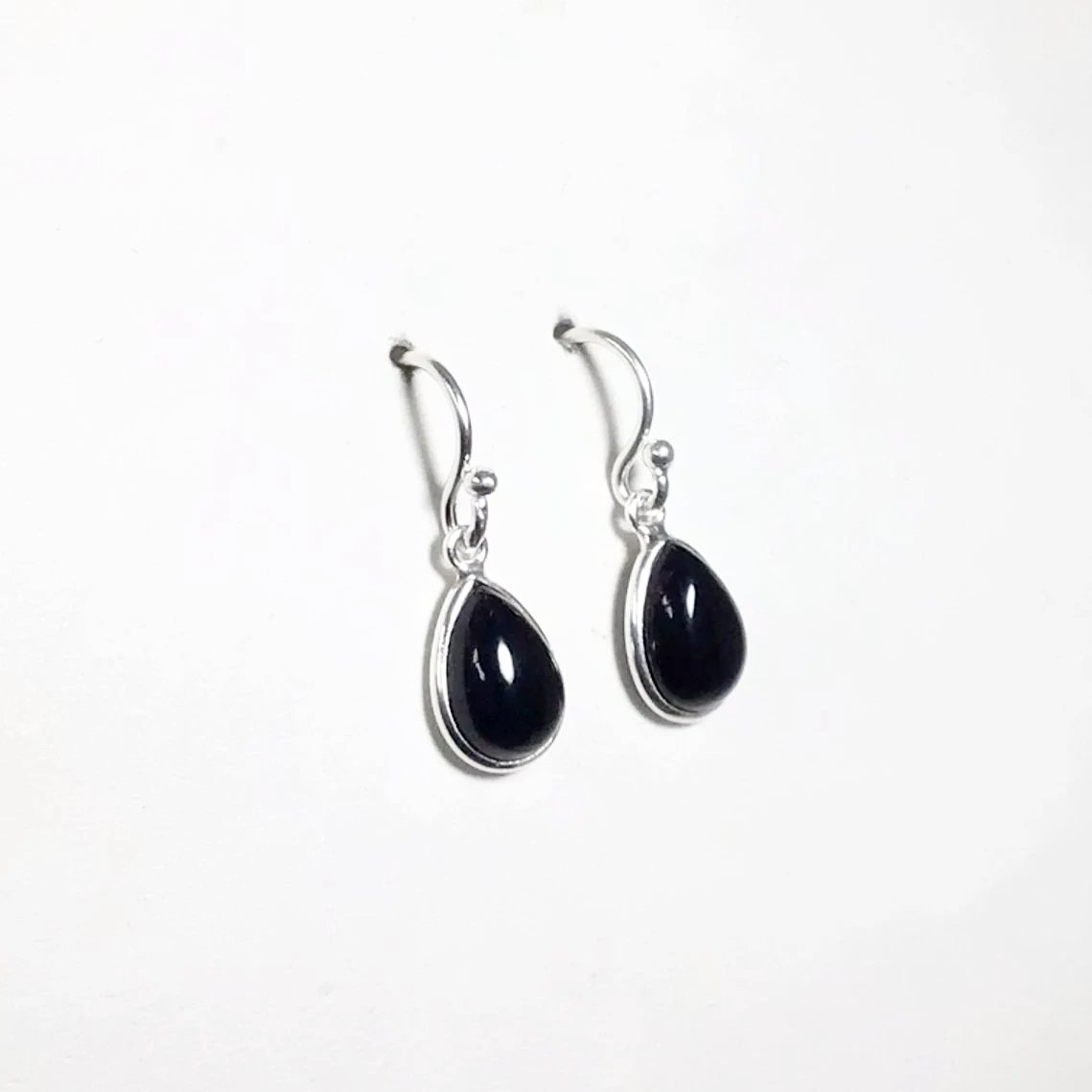 Black Onyx Dangle Earrings - Rocks and Gems Canada