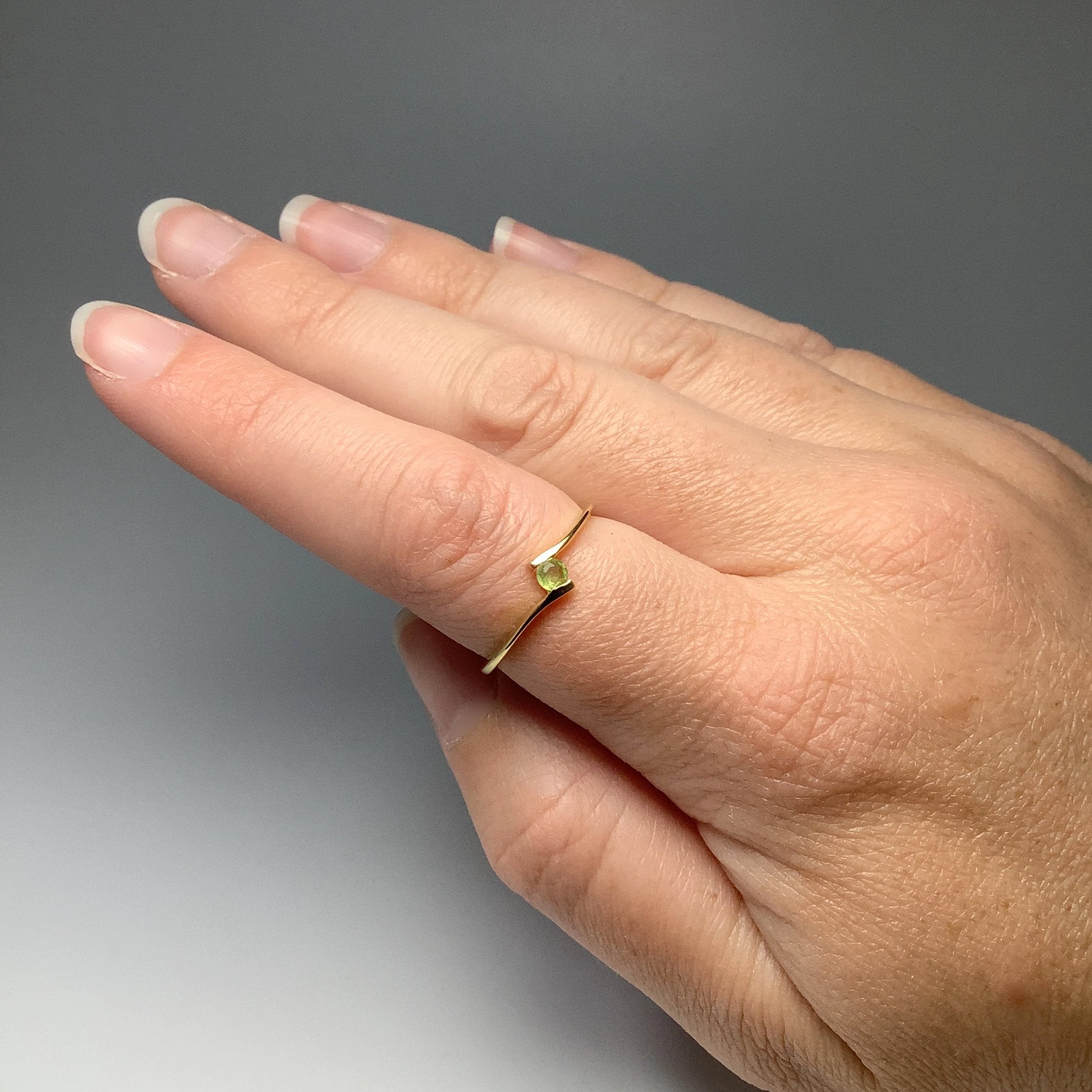 Simple peridot rings shop