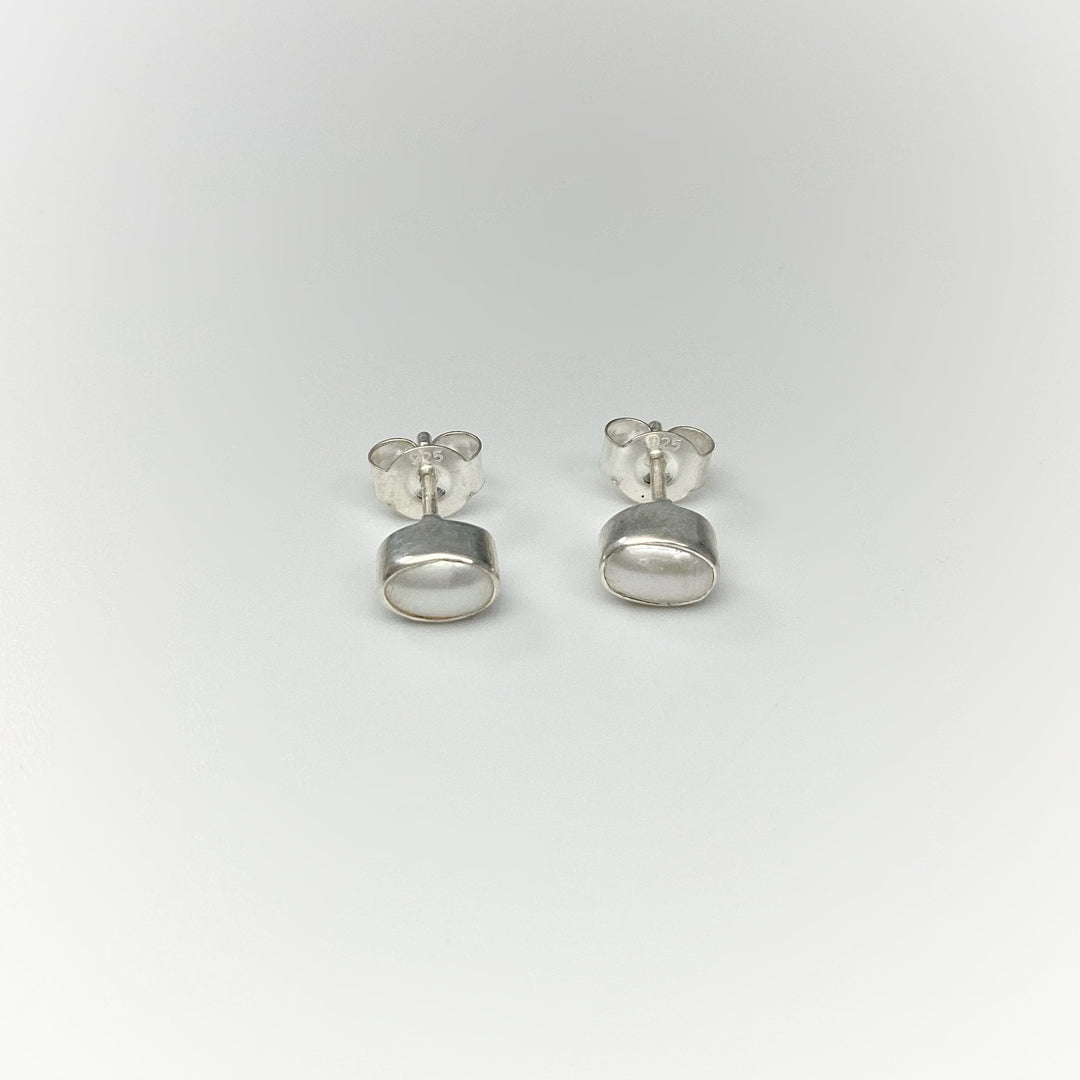 Pearl Stud Earrings - Rocks and Gems Canada