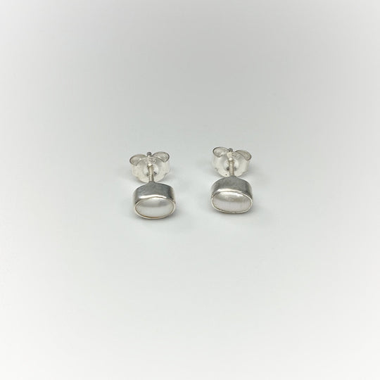 Pearl Stud Earrings - Rocks and Gems Canada
