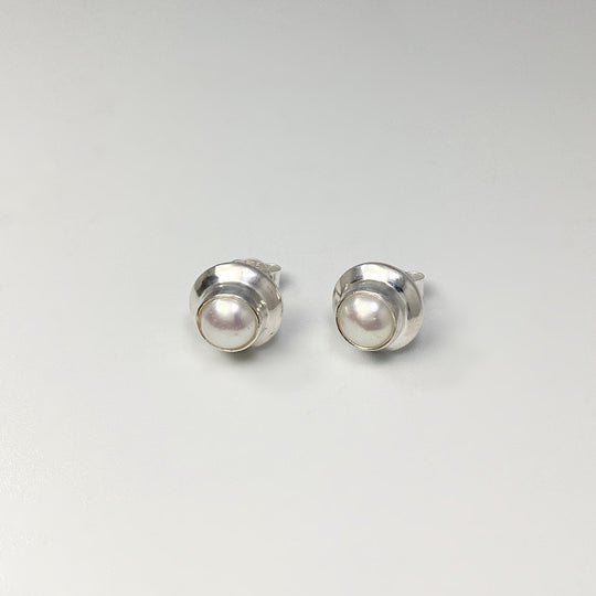 Pearl Stud Earrings - Rocks and Gems Canada