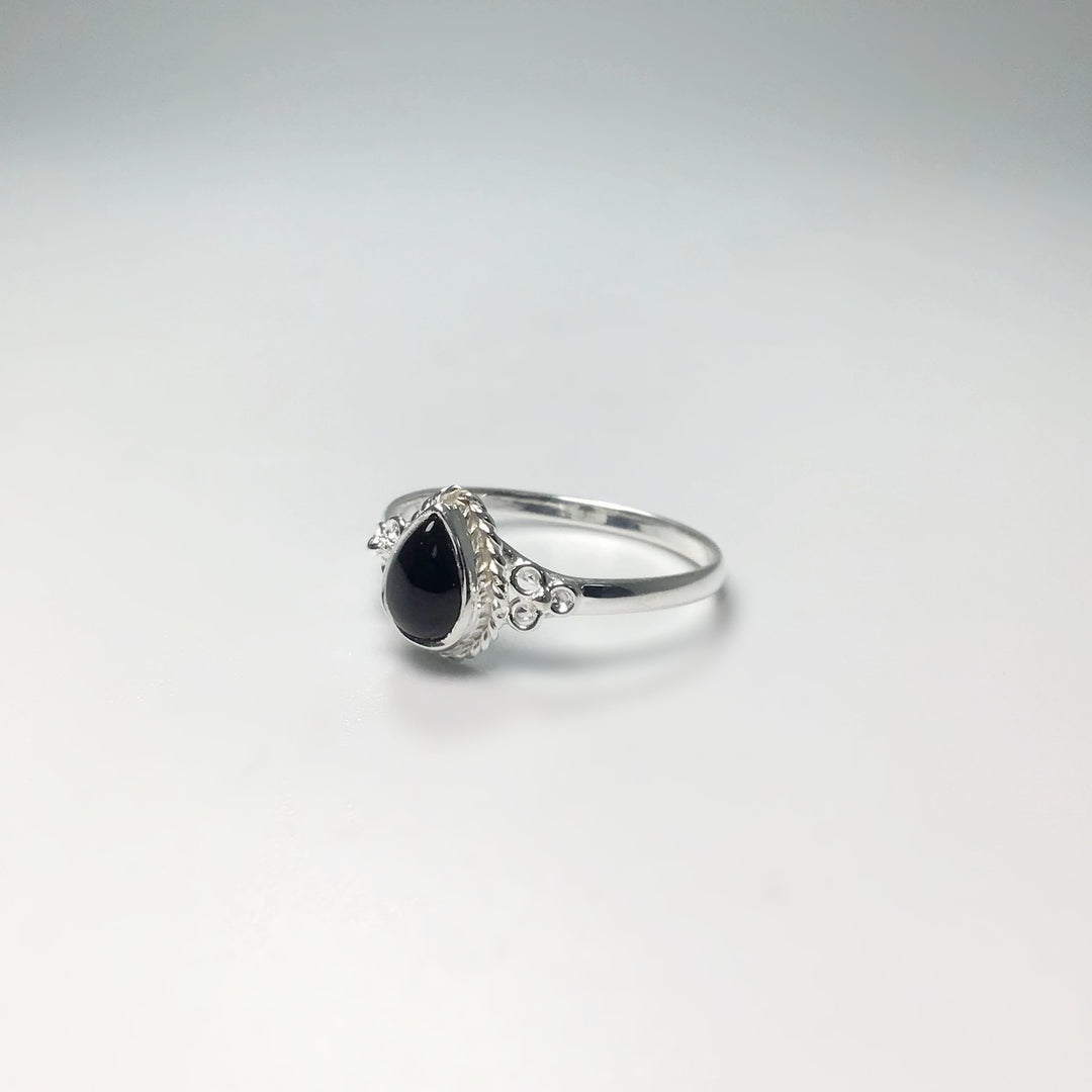 Black Onyx Ring - Rocks and Gems Canada