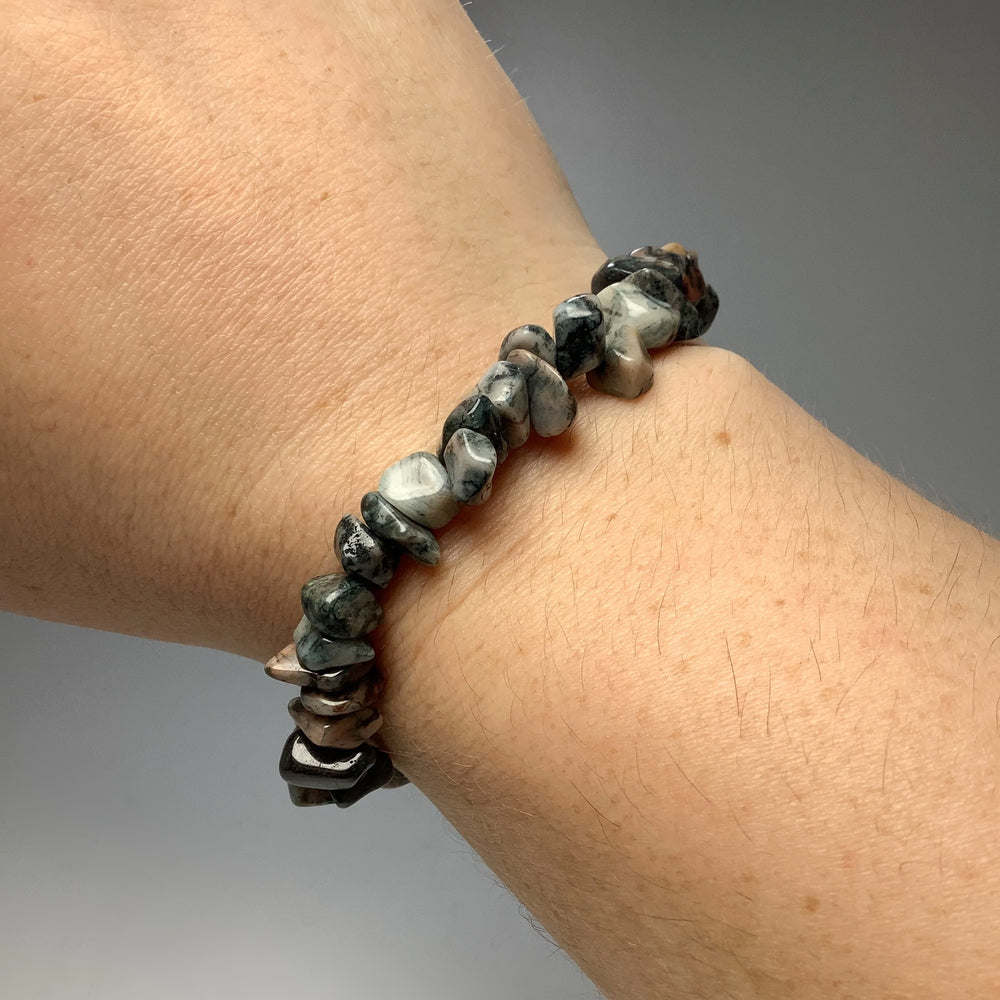 Black Crazy Lace Agate Chip Beaded Bracelet - Rocks and Gems Canada
