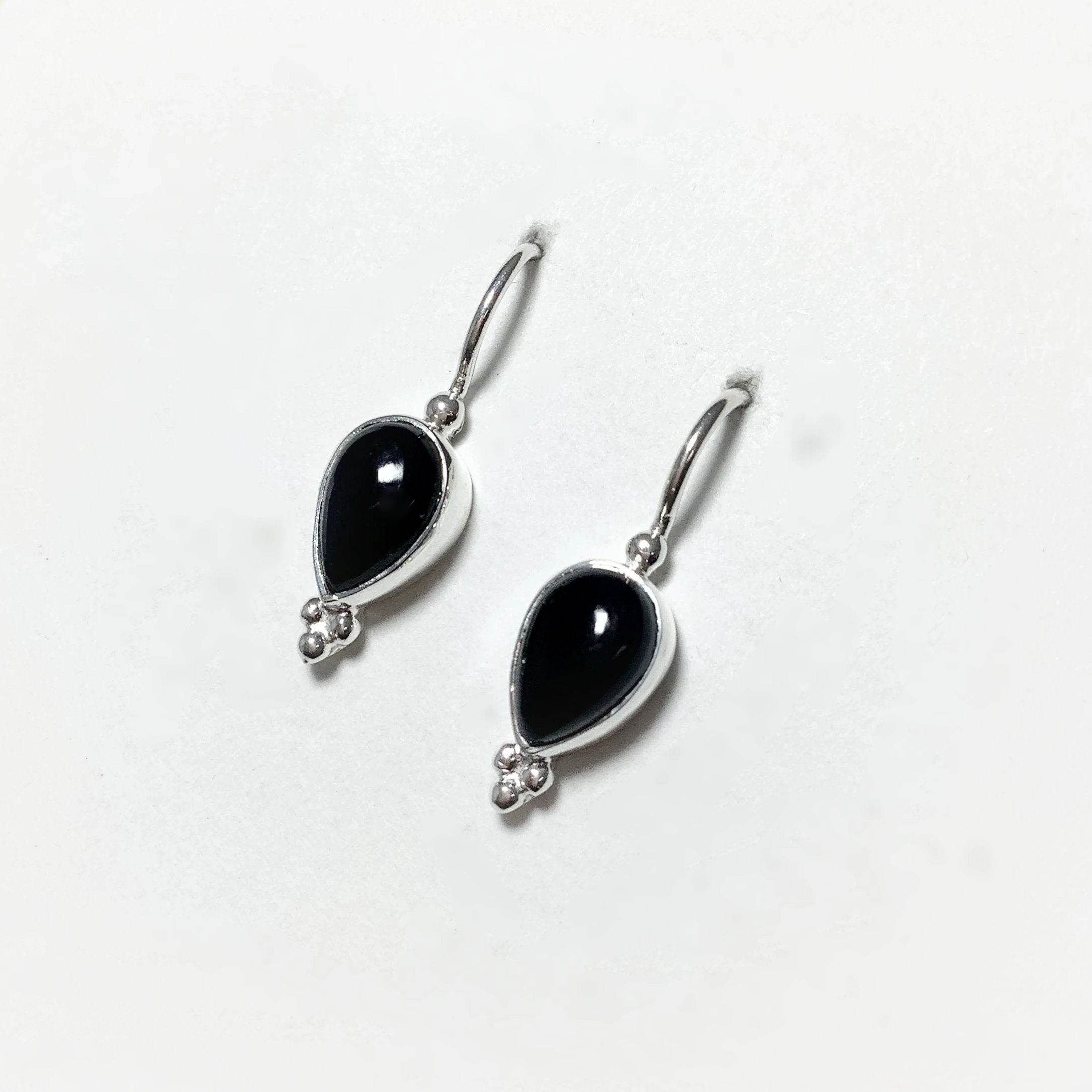 Black Onyx Dangle Earrings - Rocks and Gems Canada