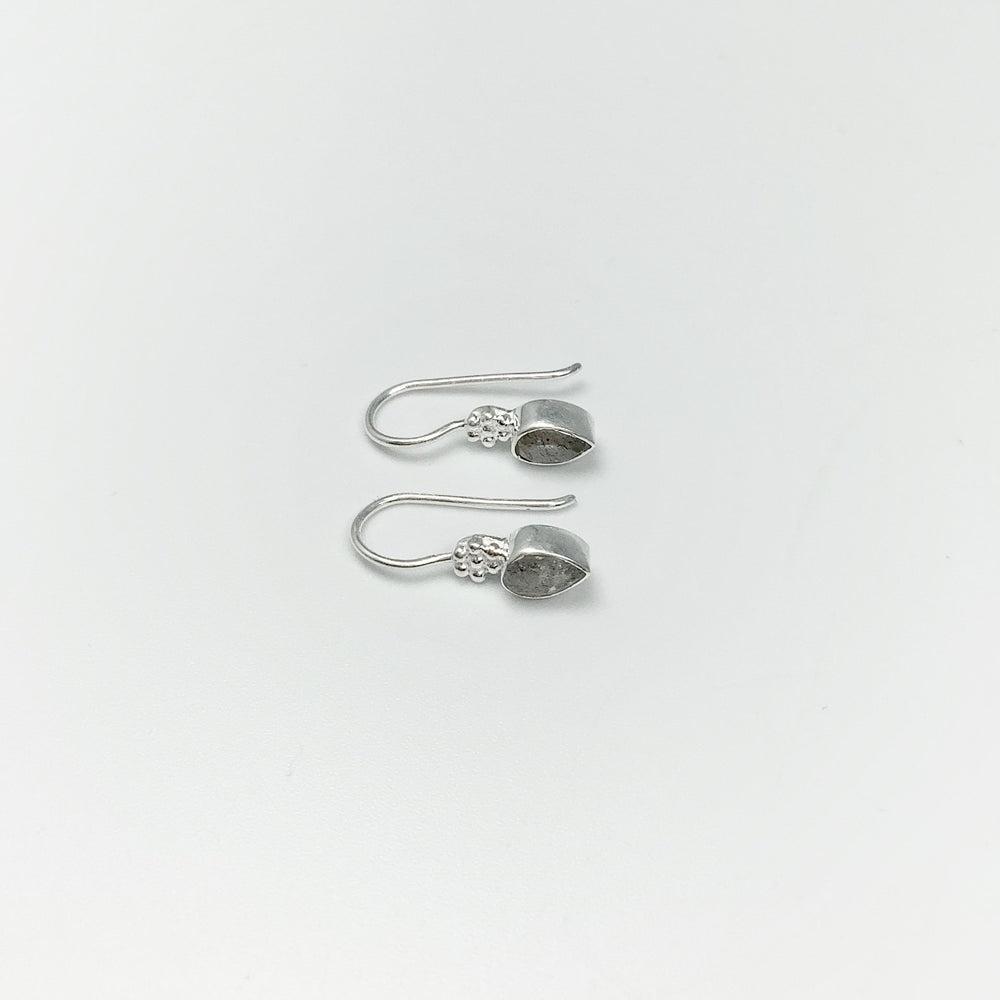 Labradorite Dangle Earrings - Rocks and Gems Canada