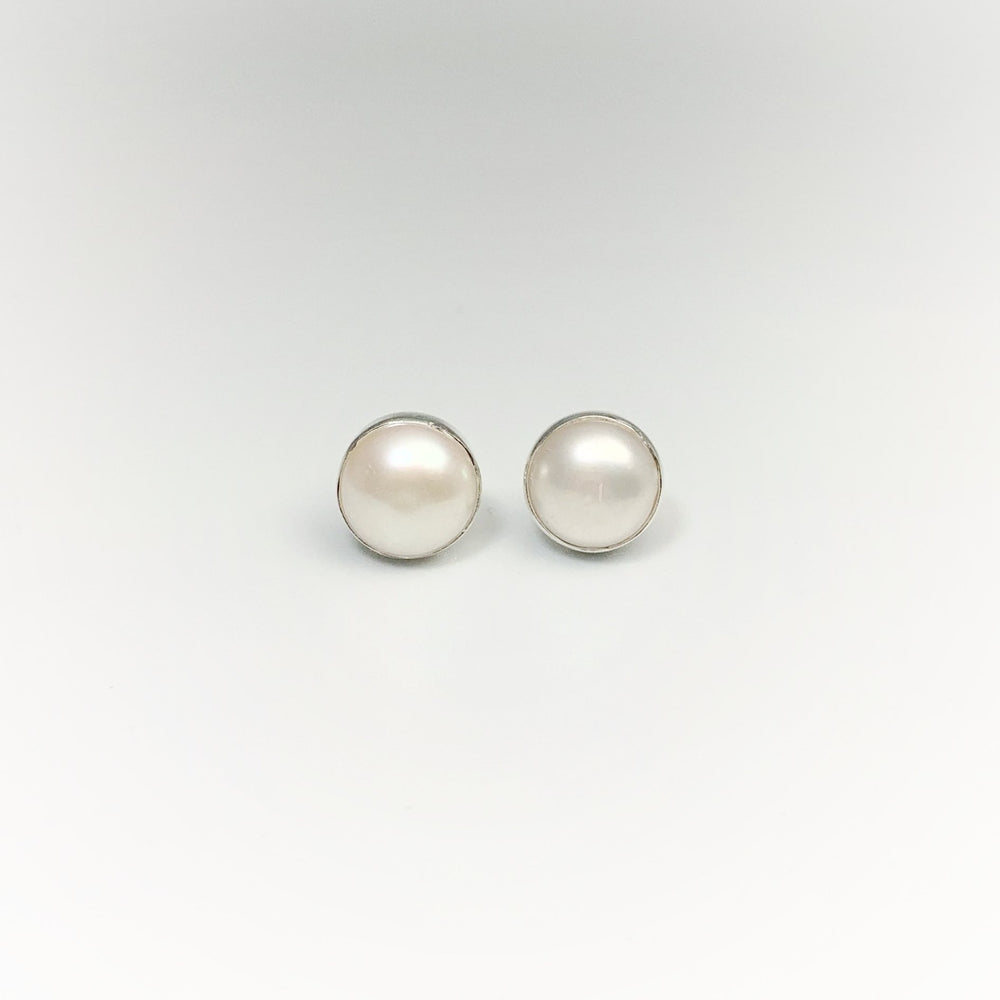 Pearl Stud Earrings - Rocks and Gems Canada